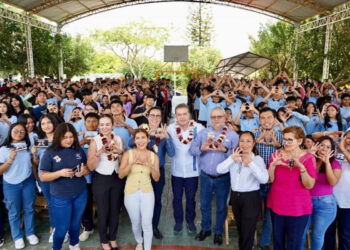 Conecta Chiapas llega a Berriozábal, beneficiando a estudiantes con Internet gratuito: Paco Chacón