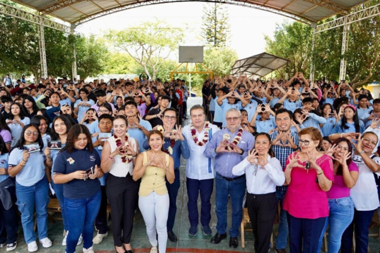 Conecta Chiapas llega a Berriozábal, beneficiando a estudiantes con Internet gratuito: Paco Chacón