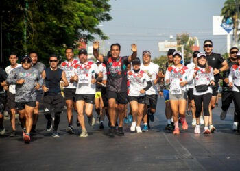 Con alegría y entusiasmo, Eduardo Ramírez corre por la paz junto a más de 15 mil personas