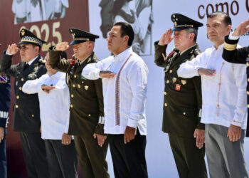 Eduardo Ramírez atestigua toma de protesta del nuevo comandante de la 31 Zona Militar