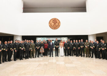 Eduardo Ramírez dicta conferencia en el Centro de Estudios Superiores Navales