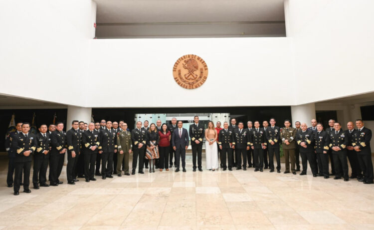 Eduardo Ramírez dicta conferencia en el Centro de Estudios Superiores Navales