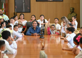 Niñas y niños llenan de alegría la sede del Ejecutivo de Chiapas en convivencia con Eduardo Ramírez