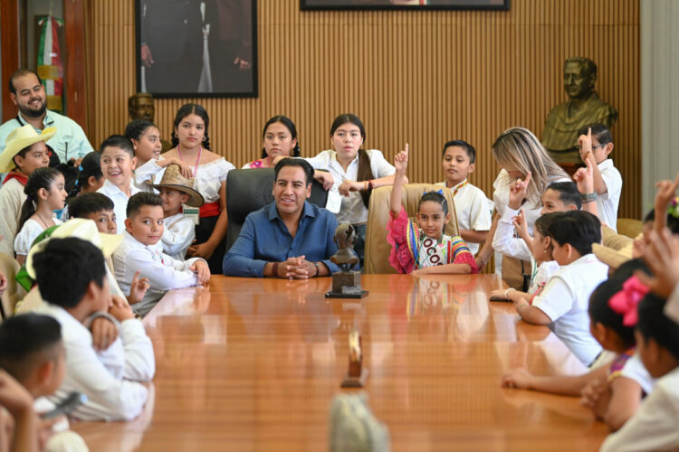 Niñas y niños llenan de alegría la sede del Ejecutivo de Chiapas en convivencia con Eduardo Ramírez