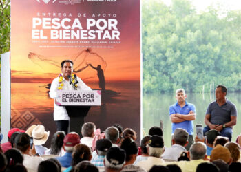 ERA impulsa desarrollo pesquero en Pijijiapan con entrega de apoyos