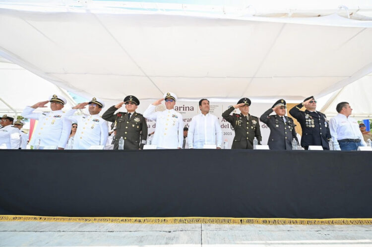 Asiste Eduardo Ramírez a ceremonia conmemorativa por el CXI Aniversario de la Gesta Heroica del Puerto de Veracruz