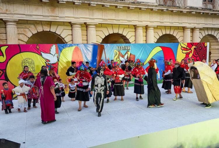 Color, música y tradición en el Festival Vive San Cris