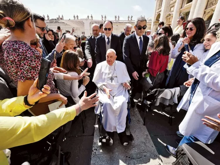  Gabinete del Papa, clave en su convalecencia; ellos son sus ‘manos derecha e izquierda’