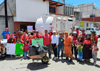 Se realizan trabajos de limpieza en vías públicas de colonias de San Cristóbal