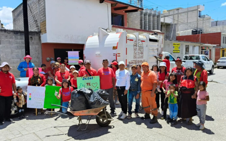 Se realizan trabajos de limpieza en vías públicas de colonias de San Cristóbal