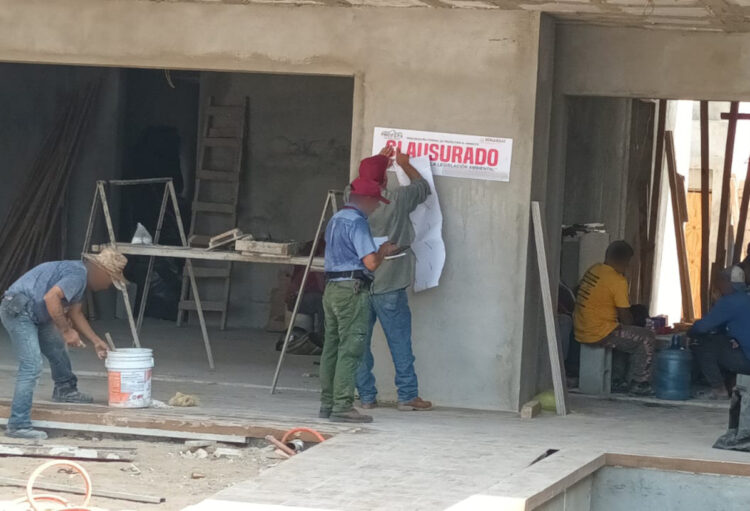 Profepa clausura construcciones en las playas de Tonalá