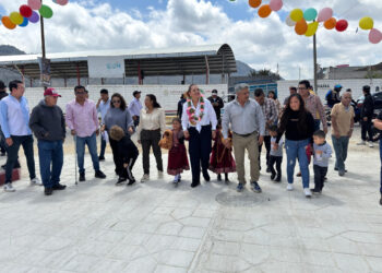 Inaugura Fabiola Ricci la Tercera Cerrada del Campo Aéreo del barrio de María Auxiliadora