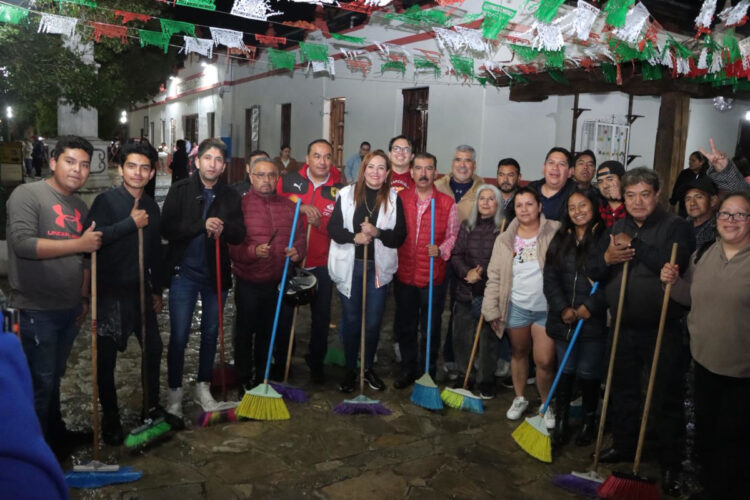 Encabeza Fabiola Ricci jornada de limpieza en el Mercado de Dulces y Artesanías de San Cristóbal