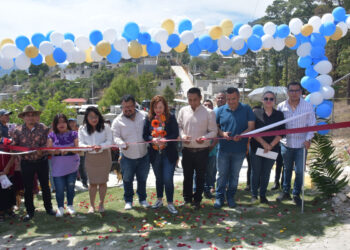 Inaugura Ayuntamiento de SCLC pavimentación de calles en la colonia 20 de Noviembre