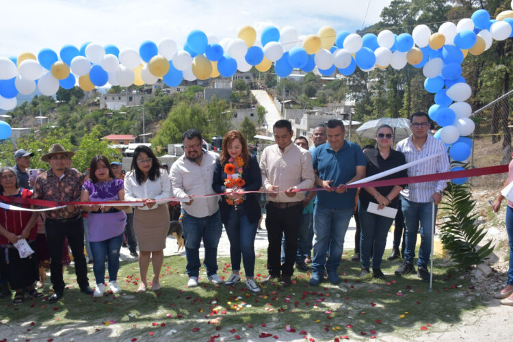 Inaugura Ayuntamiento de SCLC pavimentación de calles en la colonia 20 de Noviembre