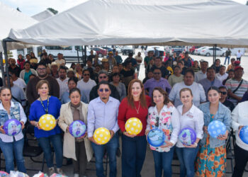 Entrega Fabiola Ricci cerca de 10 mil pelotas a días del Día del Niño en SCLC