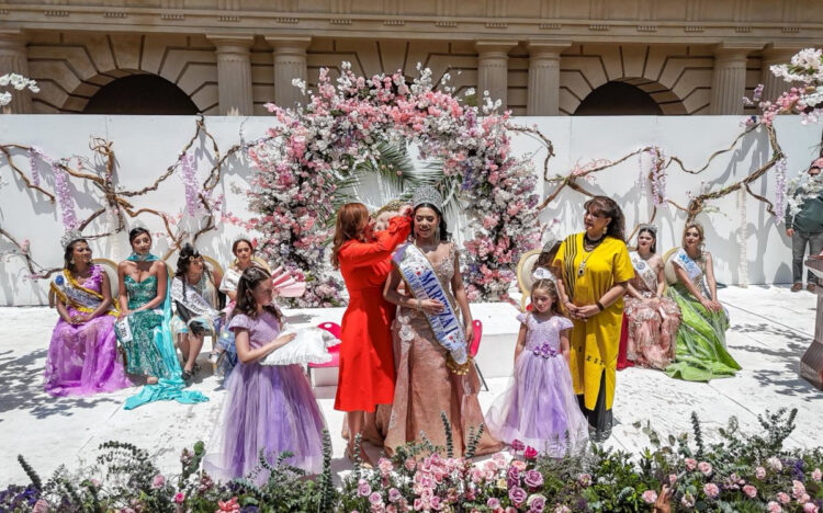 Coronan a Karla Maritza I en San Cristóbal de Las Casas