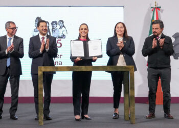 Claudia Sheinbaum firma decreto para condonar 400 mil créditos impagables del Fovissste