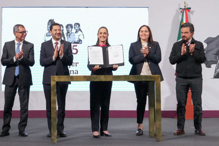 Claudia Sheinbaum firma decreto para condonar 400 mil créditos impagables del Fovissste