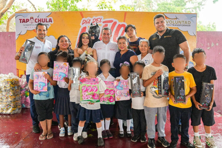 En la colonia 5 de Febrero, celebra Yamil Melgar el Día del Niño y la Niña