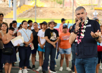 Vecinos y Ayuntamiento rehabilitan parques en Tuxtla