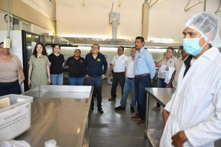 Realiza rector de la UNACH Oswaldo Chacón Rojas visita al Campus IX