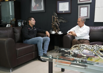 Aparicio Avendaño sostiene reunión de trabajo con Rómulo Farrera