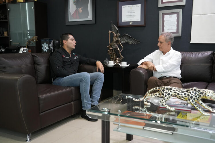 Aparicio Avendaño sostiene reunión de trabajo con Rómulo Farrera