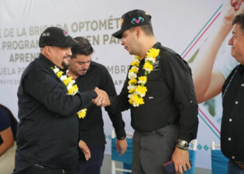 Aparicio Avendaño asiste al cierre de la brigada optométrica del programa ‘Ver bien para aprender mejor’