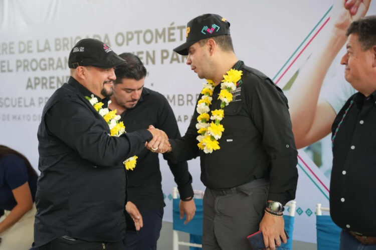 Aparicio Avendaño asiste al cierre de la brigada optométrica del programa ‘Ver bien para aprender mejor’