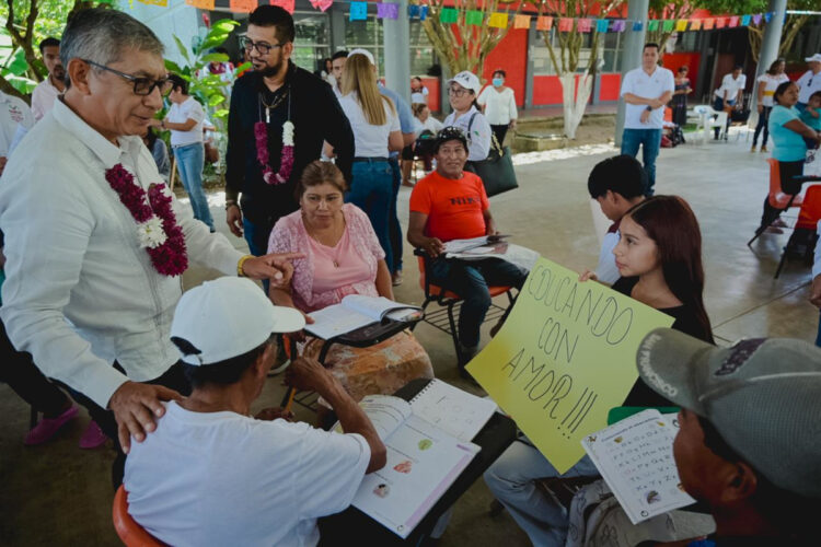 Ceytech y TBC fortalecen la alfabetización con círculos de estudio activos en sus planteles