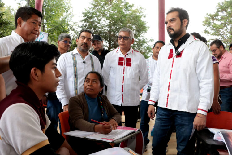 Supervisan avances de los círculos de estudio en el plantel N° 11 del Cecytech en Oxchuc