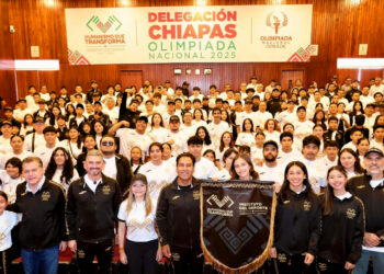 Eduardo Ramírez abanderó a delegación chiapaneca que participará en la Olimpiada Nacional 2025