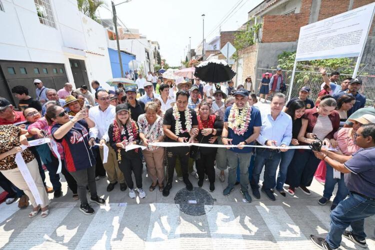 Eduardo Ramírez cumple a habitantes de Tuxtla con calles y espacios renovados