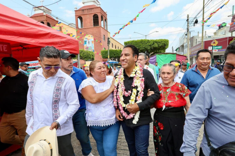 Eduardo Ramírez celebró el día de la Santa Cruz con trabajadores de la construcción