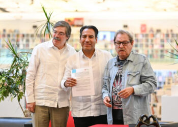 Eduardo Ramírez y Paco Ignacio Taibo II impulsan la lectura en Chiapas con el convenio “Leyendo por la paz”