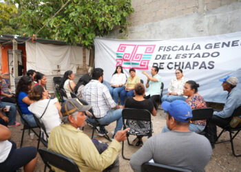 Atiende Jorge Llaven de manera directa denuncias de habitantes de Lomas del Oriente, en Tuxtla