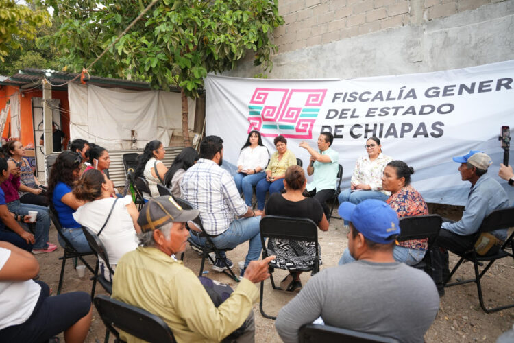 Atiende Jorge Llaven de manera directa denuncias de habitantes de Lomas del Oriente, en Tuxtla