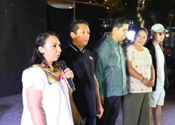 Jorge Llaven y Lupita Gómez asisten a la Puesta Musical ‘Voces que Inspiran Cambio’