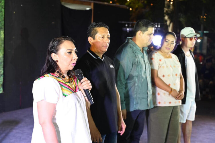 Jorge Llaven y Lupita Gómez asisten a la Puesta Musical ‘Voces que Inspiran Cambio’