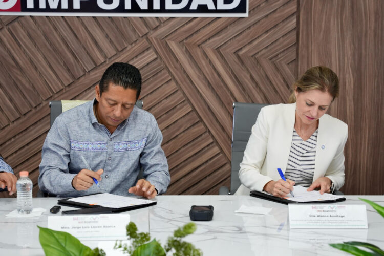 Jorge Llaven firma Convenio de Colaboración con Alanna Armitage, representante de la UNFPA