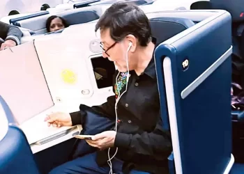 El viaje de Noroña a Francia costó $157 mil; regresó 66 mil pesos