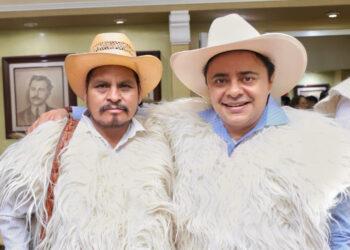 Presidente del PJE recibe a autoridades de San Juan Chamula y honra sus tradiciones