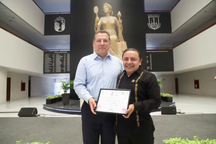 Disertan última conferencia magistral del ciclo jurídico y cultural