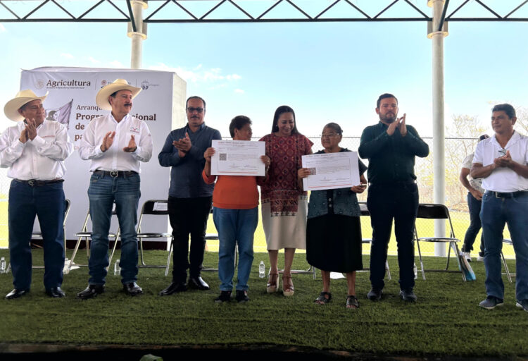 Gobiernos Federal y Estatal impulsan al campo con entrega directa de fertilizantes