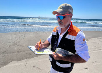 Salud establece veda sanitaria en Bahía de Paredón, por marea roja