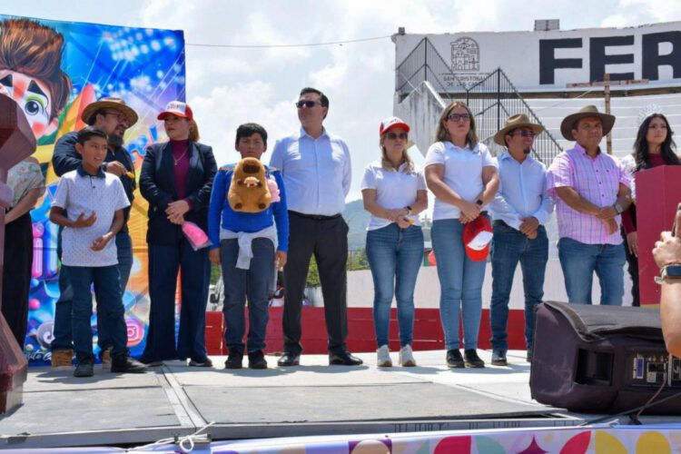 Festejan a las niñas y niños de San Cristóbal