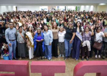 Reconoce Fabiola Ricci la fuerza de lucha de las mamás en San Cristóbal