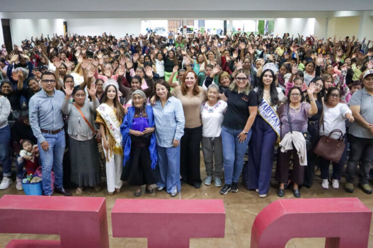 Reconoce Fabiola Ricci la fuerza de lucha de las mamás en San Cristóbal