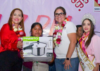 Fabiola Ricci celebra el Día de las Madres con mujeres de la zona norte de San Cristóbal